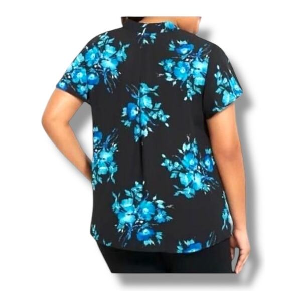 Torrid Women’s Short Sleeve Black Floral Print Top, size 4X - Picture 3 of 13